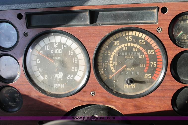 image for item H1655 1996 Mack CH613 semi truck