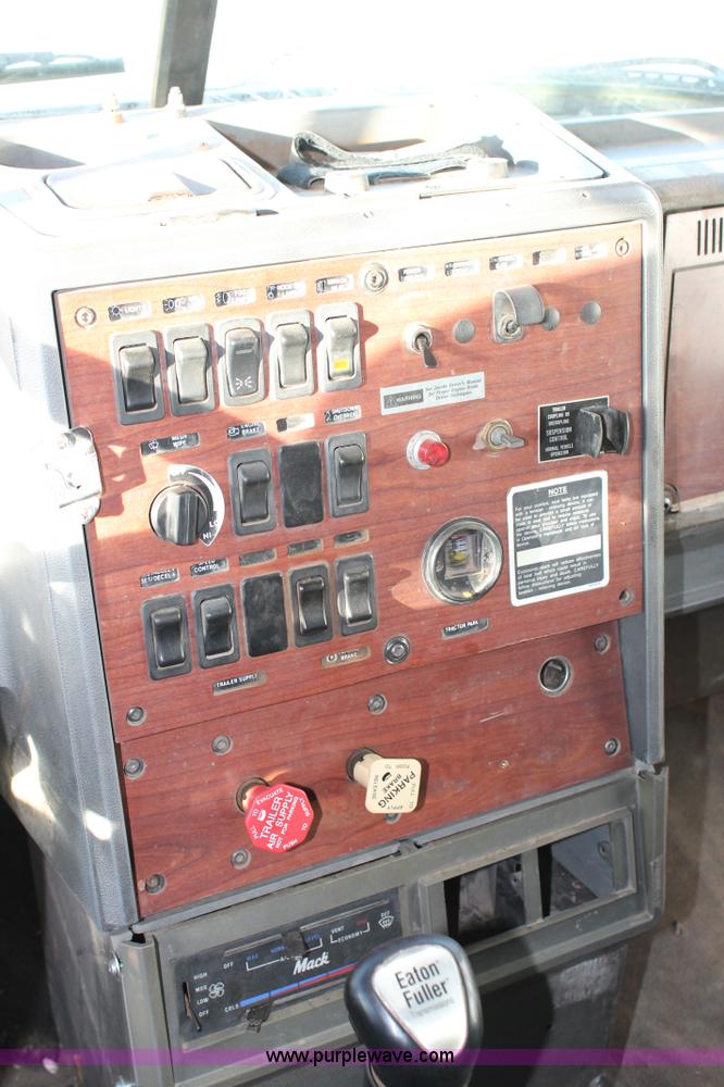 image for item H1655 1996 Mack CH613 semi truck