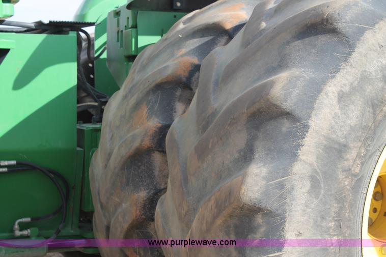 image for item H1659 2006 John Deere 9520 4WD tractor