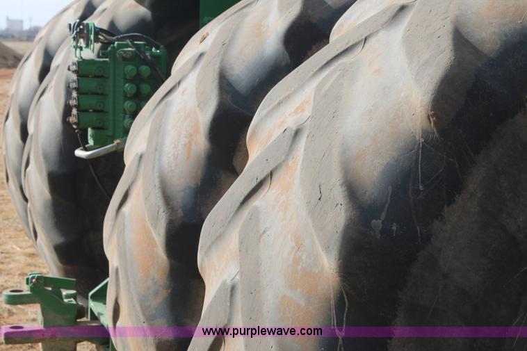 image for item H1659 2006 John Deere 9520 4WD tractor