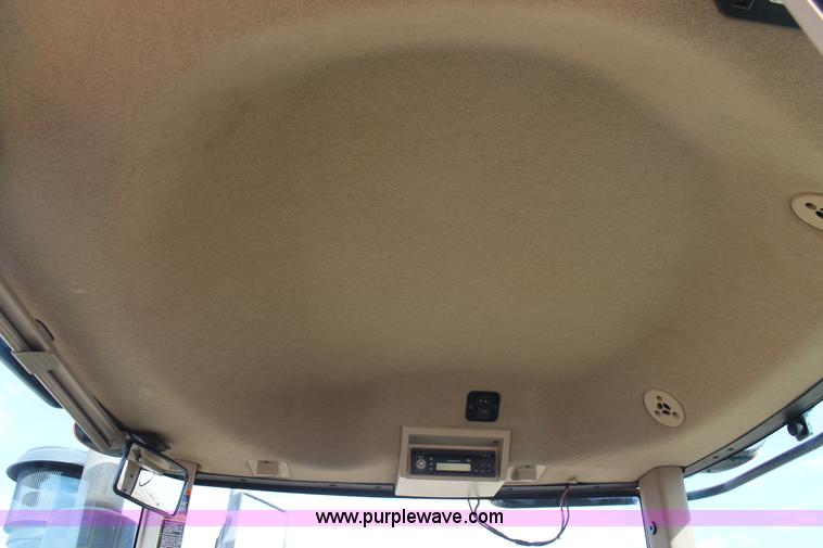 image for item H1659 2006 John Deere 9520 4WD tractor