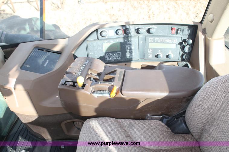 image for item H1659 2006 John Deere 9520 4WD tractor