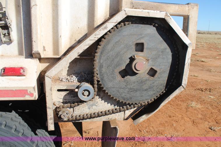 image for item H1660 2006 Parma silage trailer