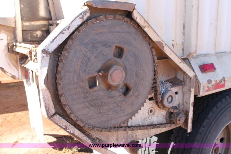 image for item H1660 2006 Parma silage trailer