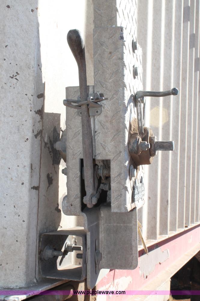 image for item H1660 2006 Parma silage trailer