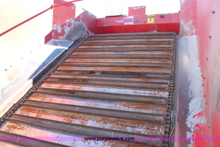 image for item H1662 Versa Bagger ID 1012 silage tube bagger