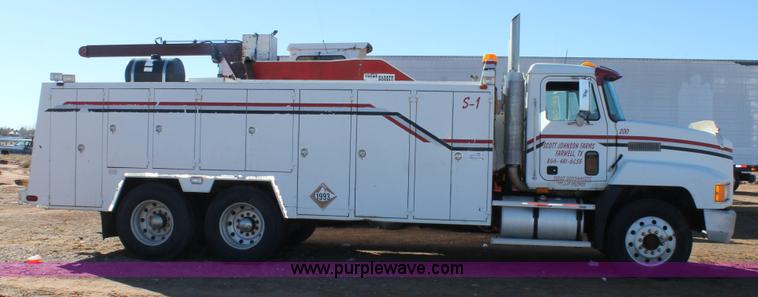 image for item H1663 1996 Mack CH613 service truck