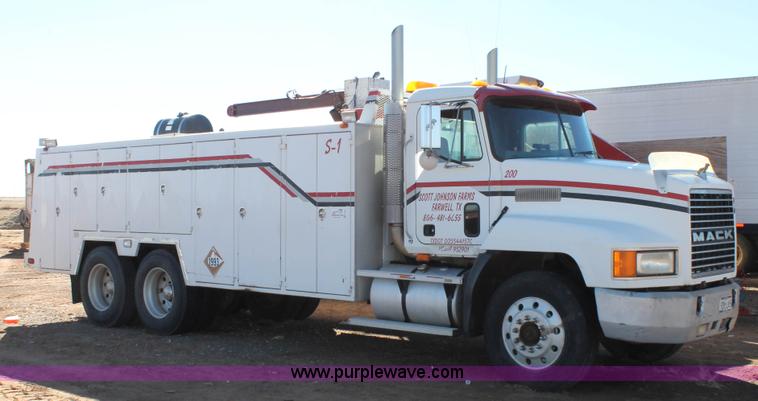 image for item H1663 1996 Mack CH613 service truck