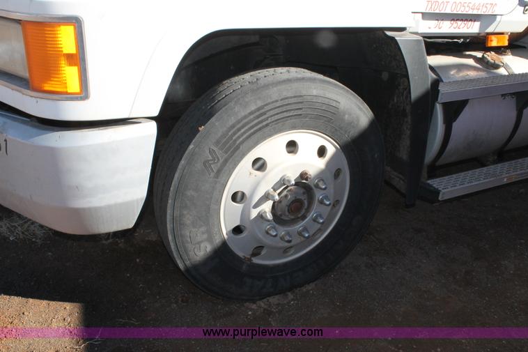 image for item H1663 1996 Mack CH613 service truck