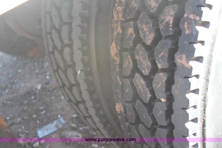 image for item H1663 1996 Mack CH613 service truck