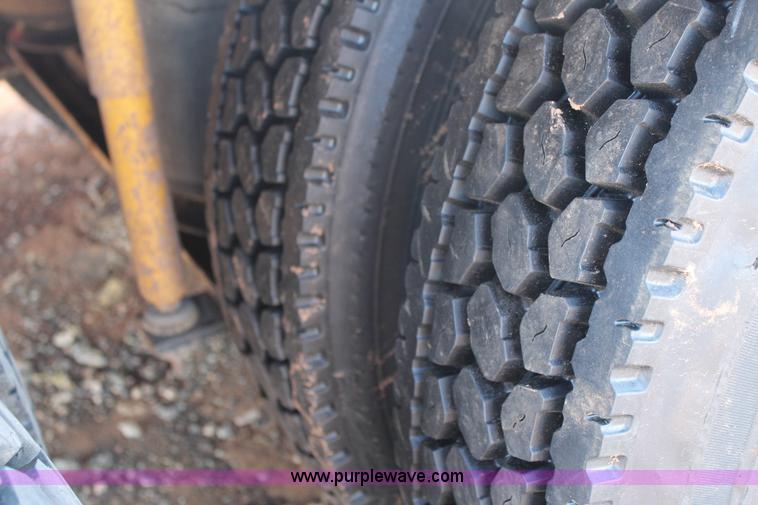 image for item H1663 1996 Mack CH613 service truck