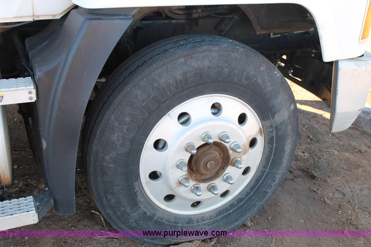 image for item H1663 1996 Mack CH613 service truck