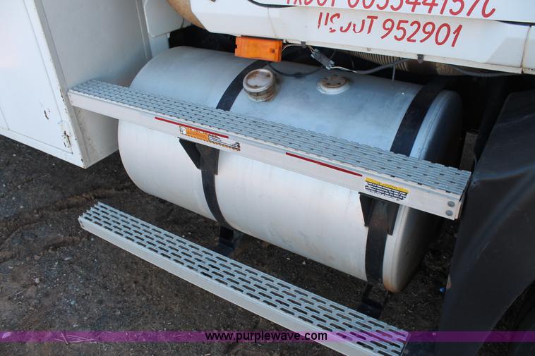 image for item H1663 1996 Mack CH613 service truck