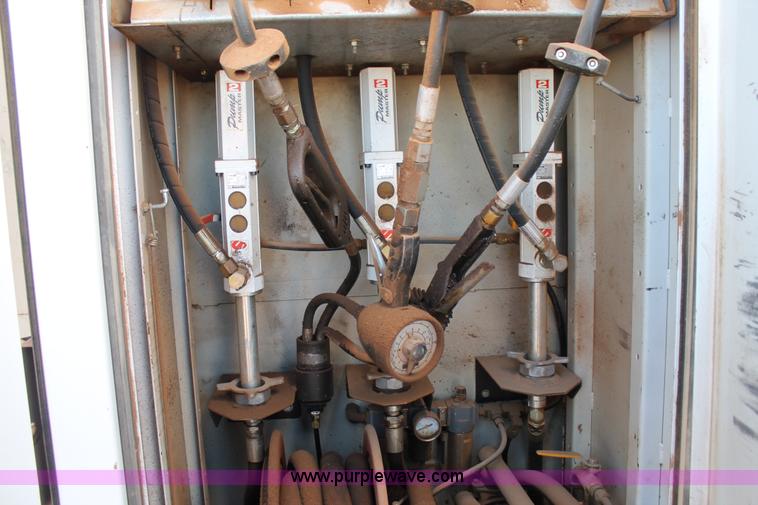 image for item H1663 1996 Mack CH613 service truck