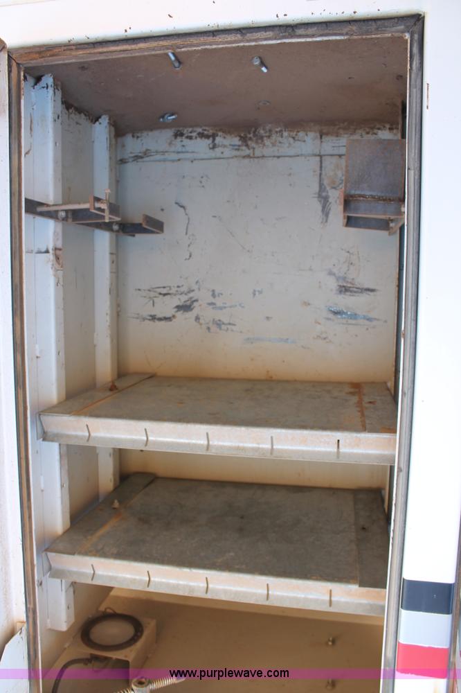 image for item H1663 1996 Mack CH613 service truck