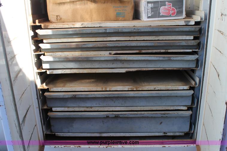 image for item H1663 1996 Mack CH613 service truck