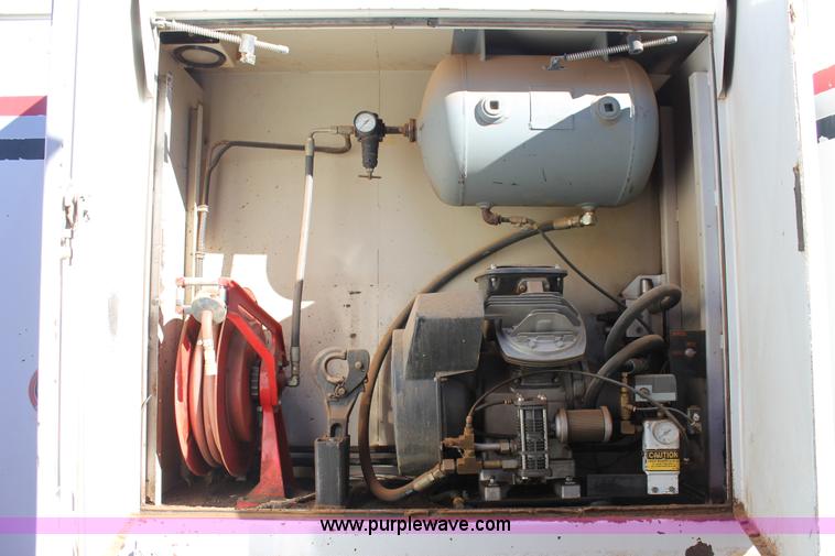 image for item H1663 1996 Mack CH613 service truck