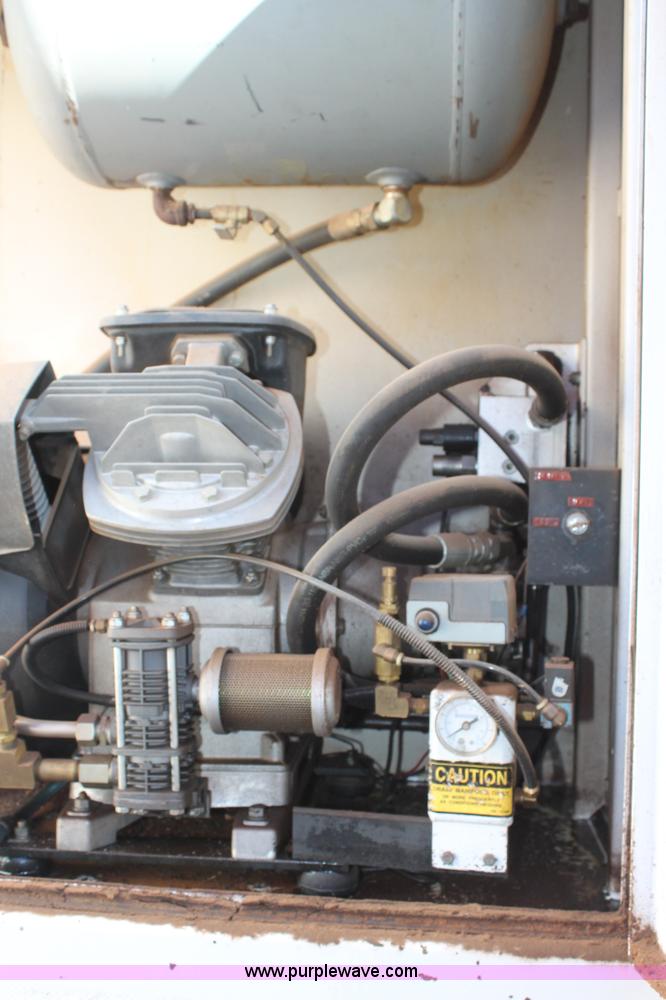 image for item H1663 1996 Mack CH613 service truck