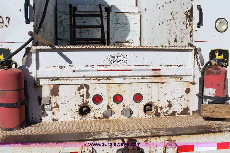 image for item H1663 1996 Mack CH613 service truck