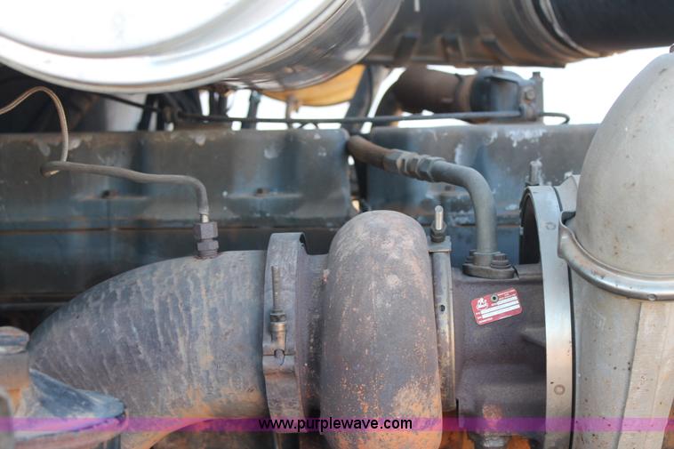 image for item H1663 1996 Mack CH613 service truck