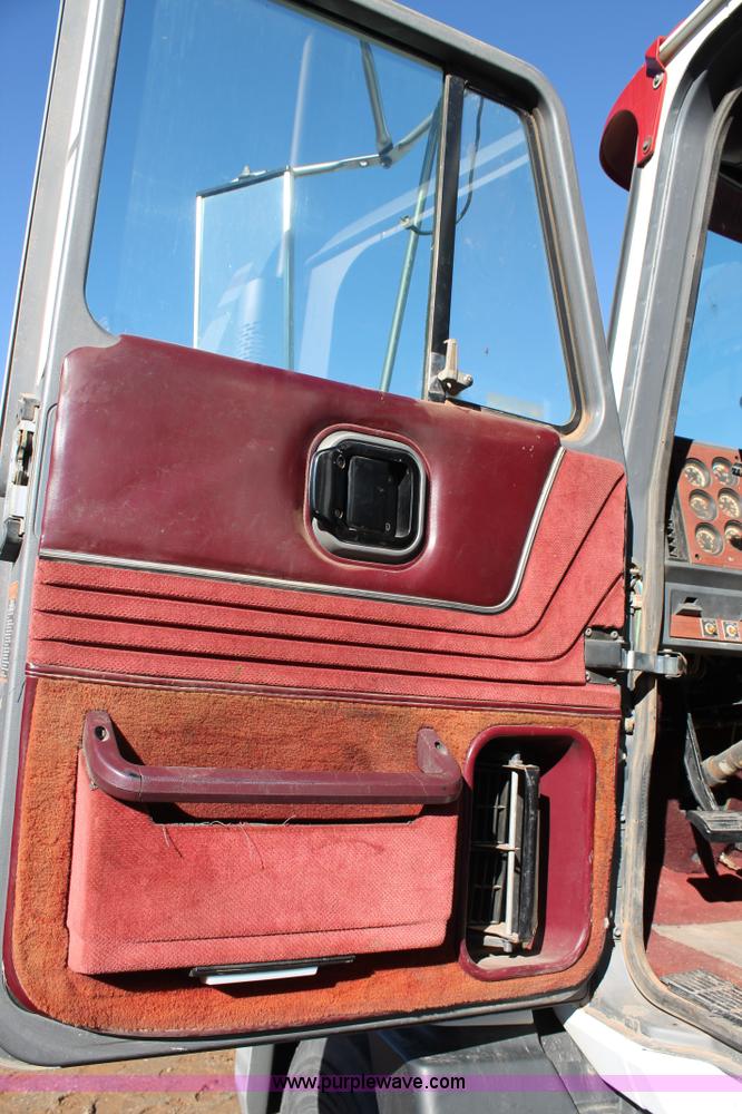 image for item H1663 1996 Mack CH613 service truck