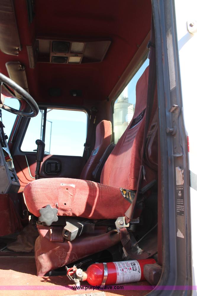 image for item H1663 1996 Mack CH613 service truck