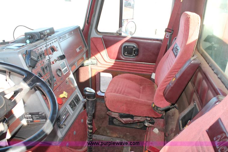 image for item H1663 1996 Mack CH613 service truck
