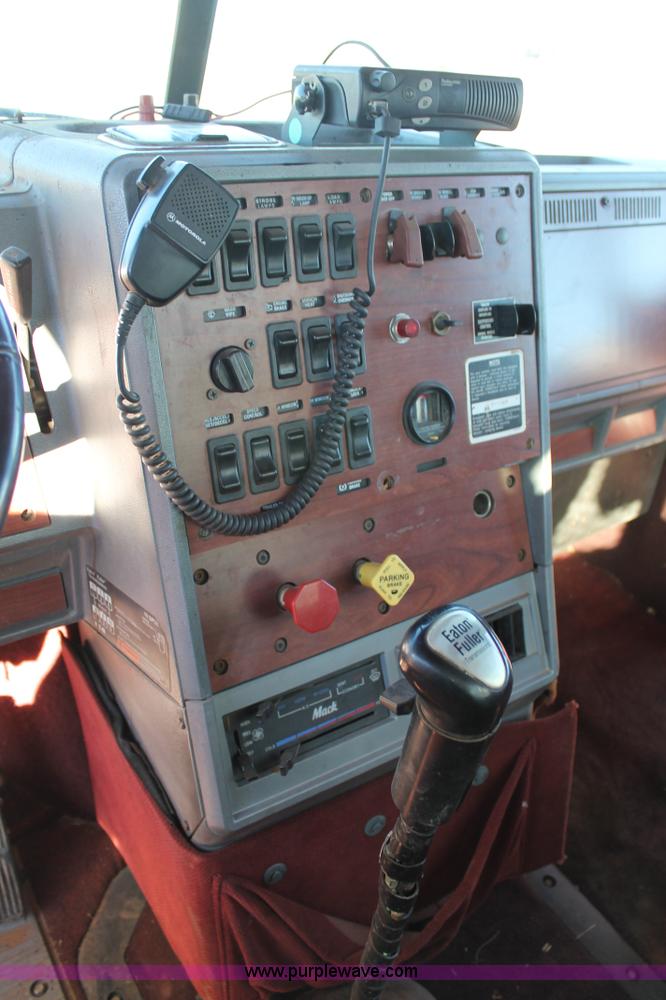 image for item H1663 1996 Mack CH613 service truck