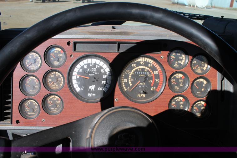 image for item H1663 1996 Mack CH613 service truck