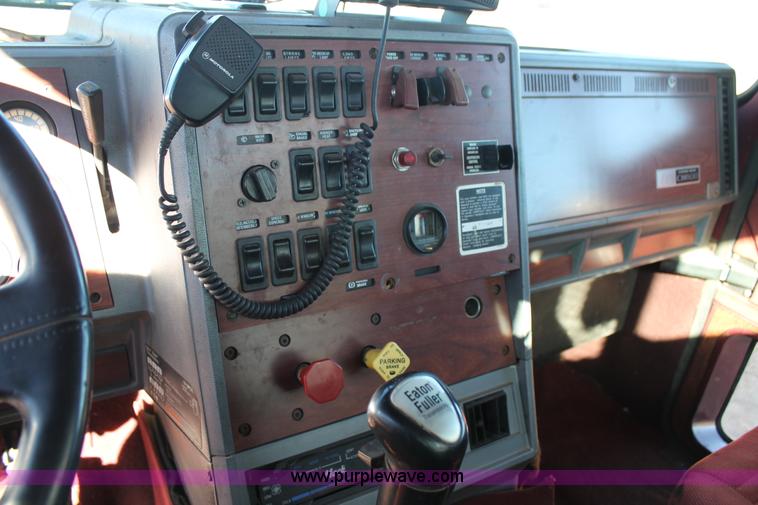 image for item H1663 1996 Mack CH613 service truck