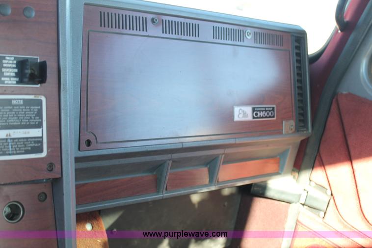 image for item H1663 1996 Mack CH613 service truck