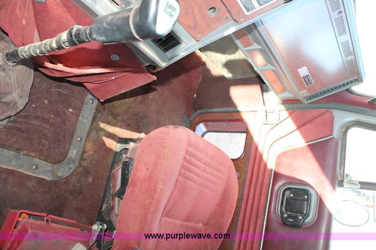 image for item H1663 1996 Mack CH613 service truck