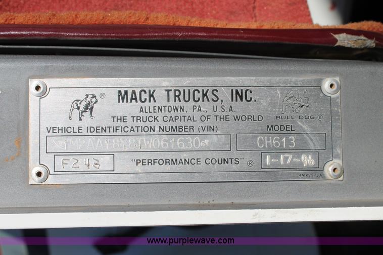 image for item H1663 1996 Mack CH613 service truck