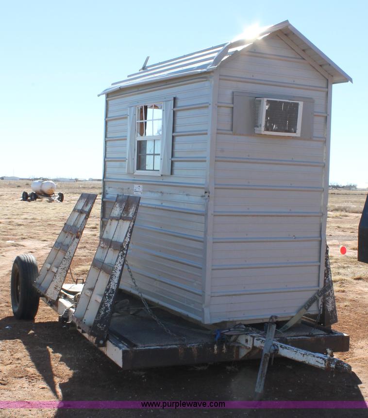 image for item H1664 Portable scale and scale house