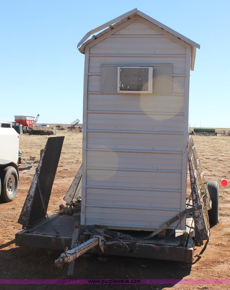 image for item H1664 Portable scale and scale house