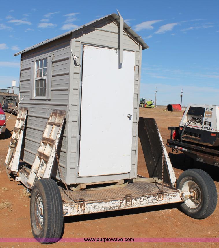image for item H1664 Portable scale and scale house