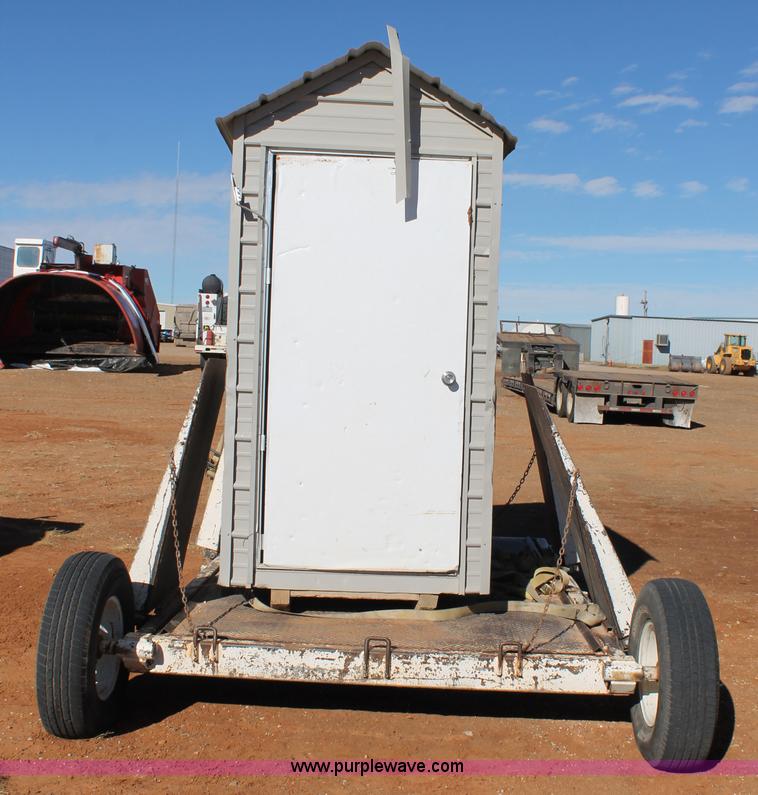 image for item H1664 Portable scale and scale house