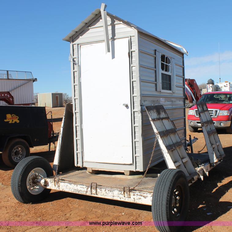 image for item H1664 Portable scale and scale house