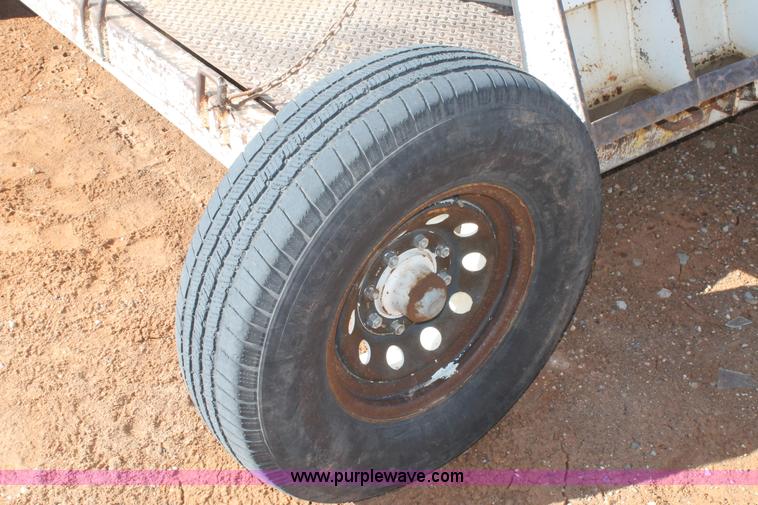 image for item H1664 Portable scale and scale house