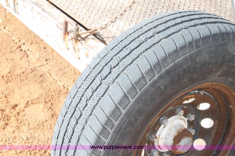 image for item H1664 Portable scale and scale house