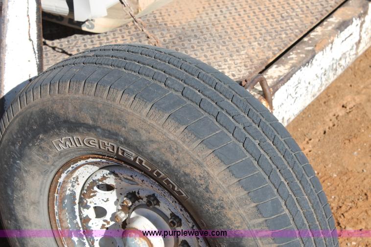 image for item H1664 Portable scale and scale house