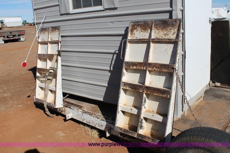 image for item H1664 Portable scale and scale house