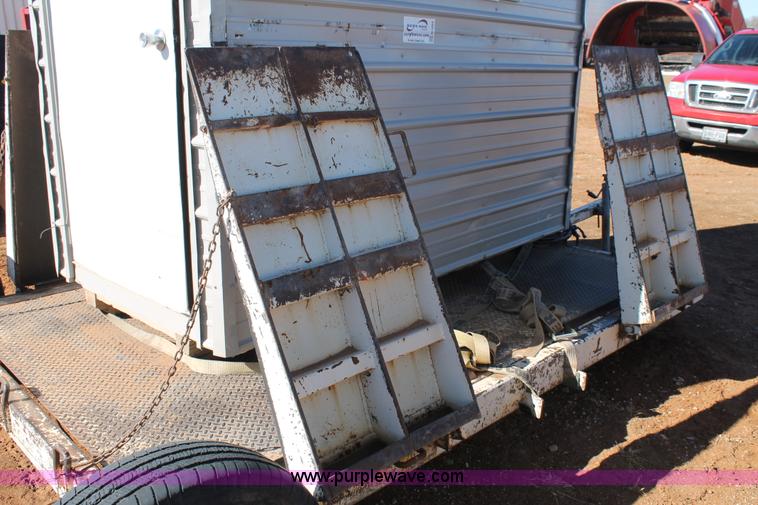 image for item H1664 Portable scale and scale house