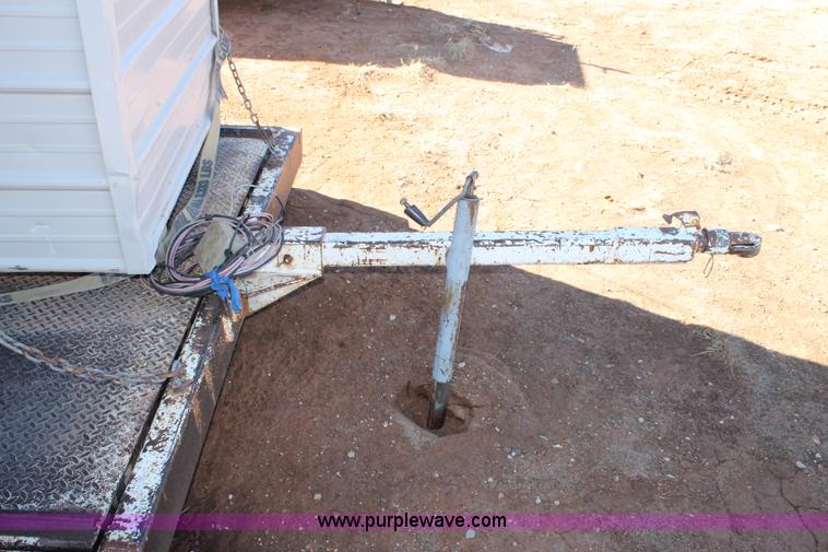 image for item H1664 Portable scale and scale house