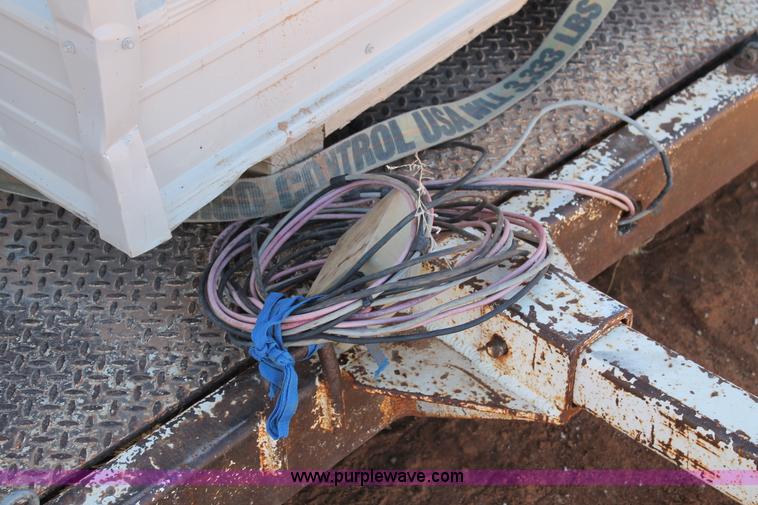 image for item H1664 Portable scale and scale house