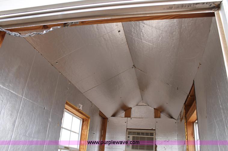 image for item H1664 Portable scale and scale house