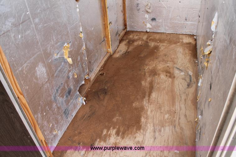 image for item H1664 Portable scale and scale house