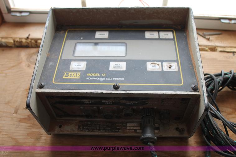 image for item H1664 Portable scale and scale house