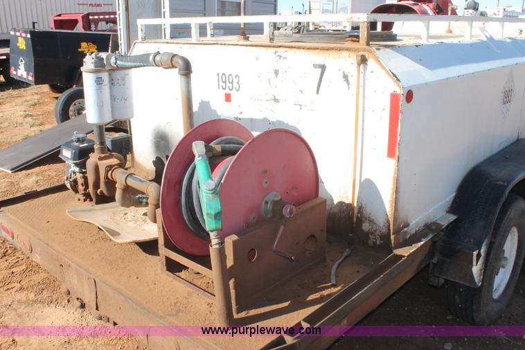 image for item H1665 2000 Michaels 20' tandem axle trailer