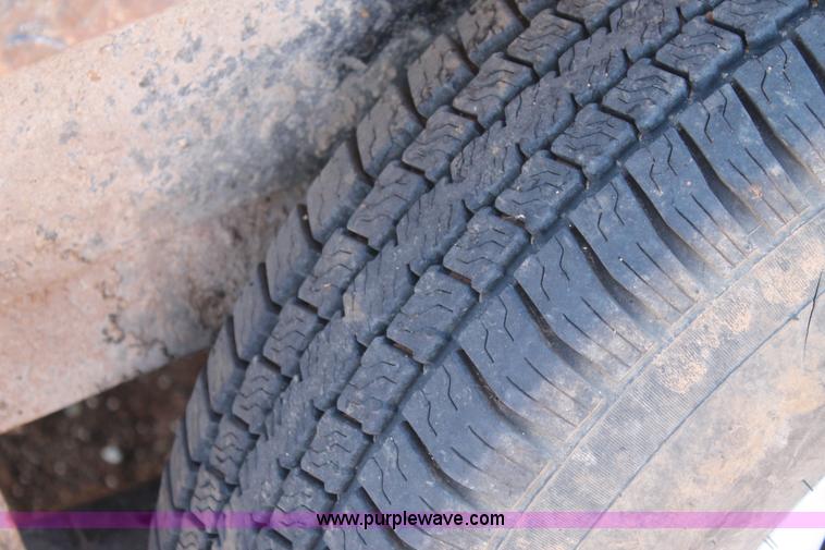 image for item H1665 2000 Michaels 20' tandem axle trailer